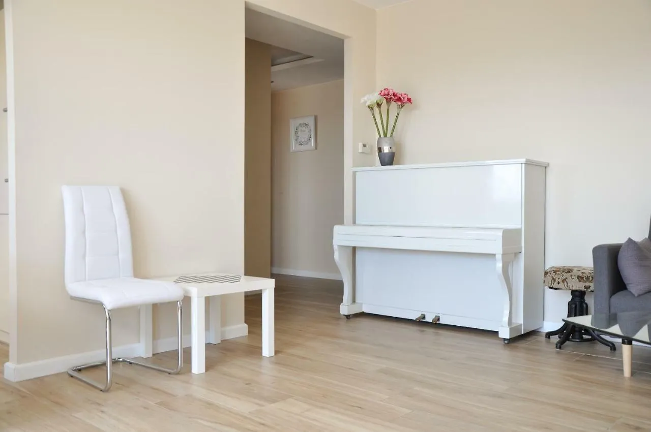 Apartament Kwiatkowskiego Apartment Warsaw Poland