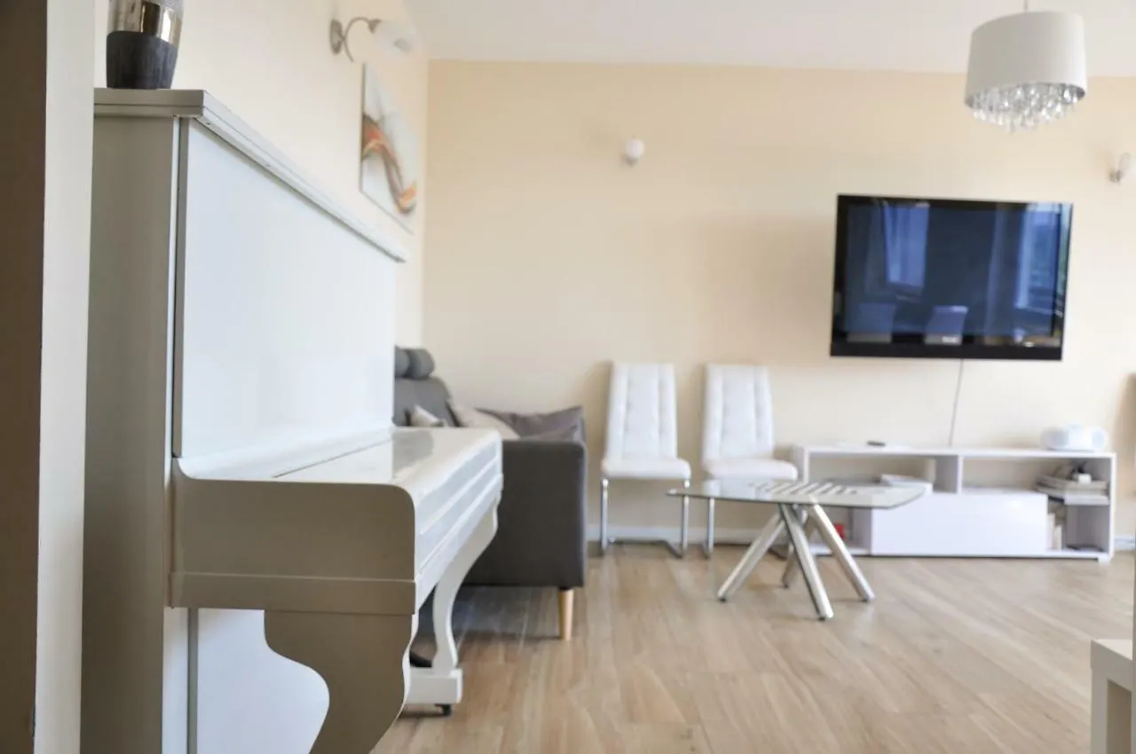 Apartament Kwiatkowskiego Apartment Warsaw 0*,  Poland